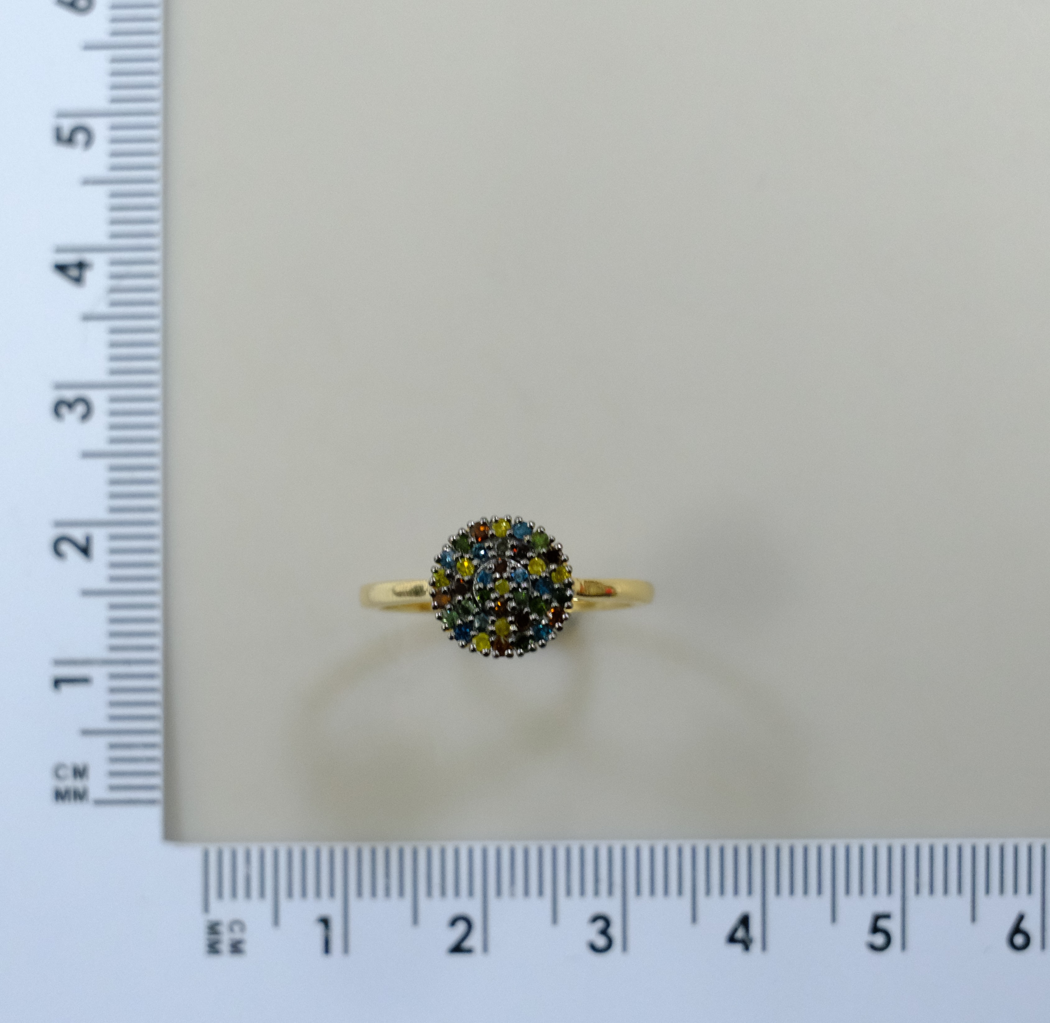 Серебряное кольцо с цветными бриллиантами